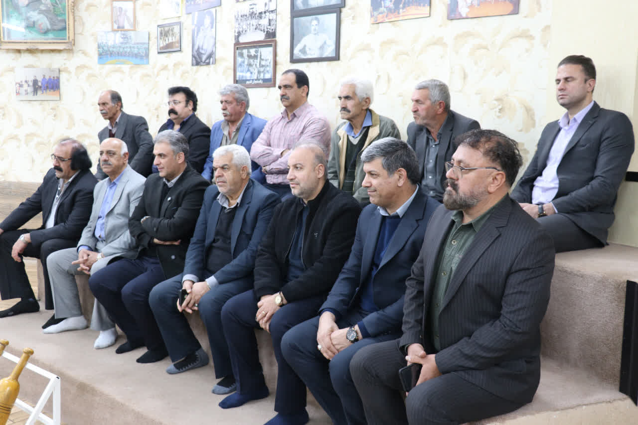 تقدیر پیشکسوتان ورزش زورخانه‌ای کرمان از تیم زورخانه‌ای باشگاه مس