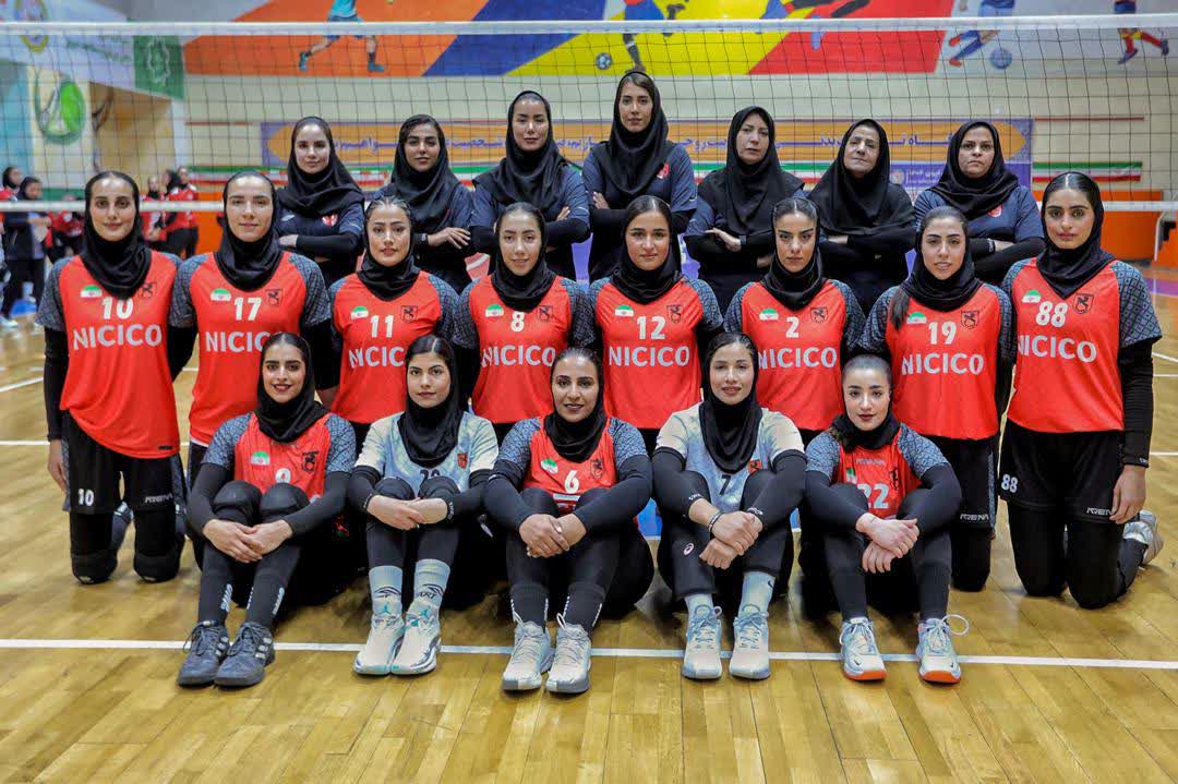 باخت بانوان والیبالیست مقابل نفت