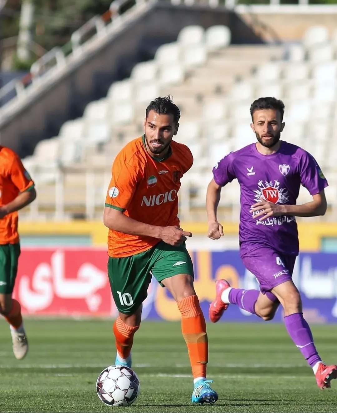 نگاهی به تقابل مس و هوادار